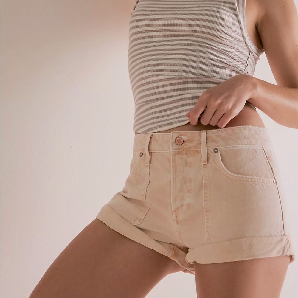 We The Free Beginner's Luck Slouch Shorts size 28 in Desert Pink